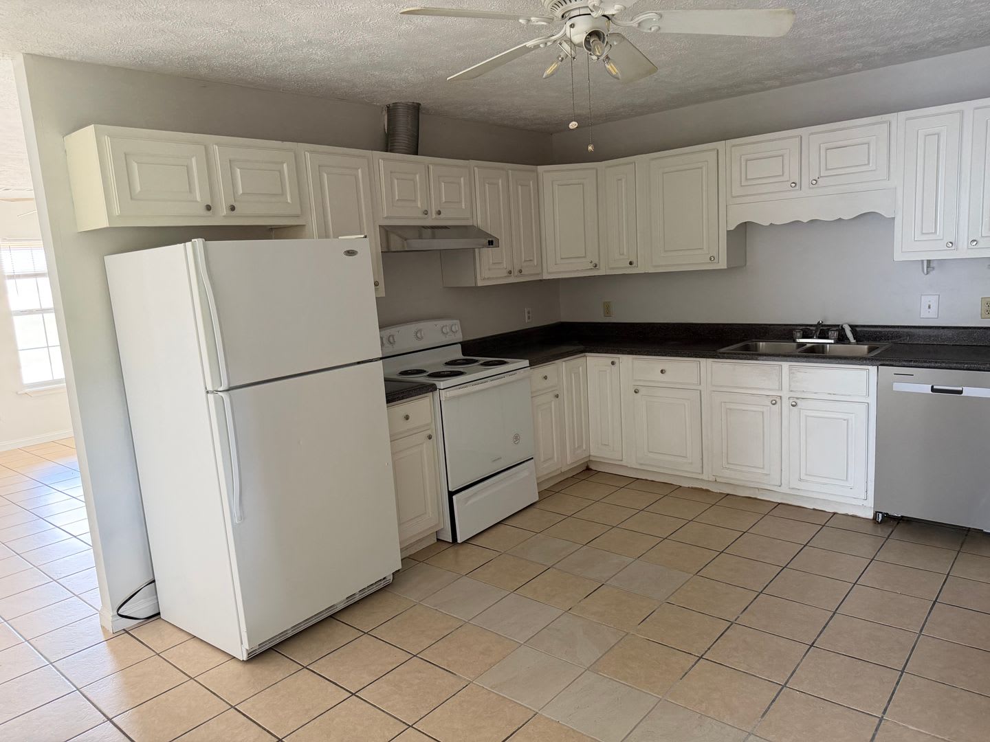 Renovated 3 Bedroom 2 Bath Home for Rent!! – photo 4