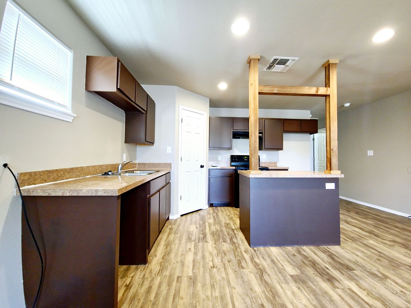 Cozy 3-Bedroom, 2-Bathroom Home with Garage in East Lubbock – photo 5