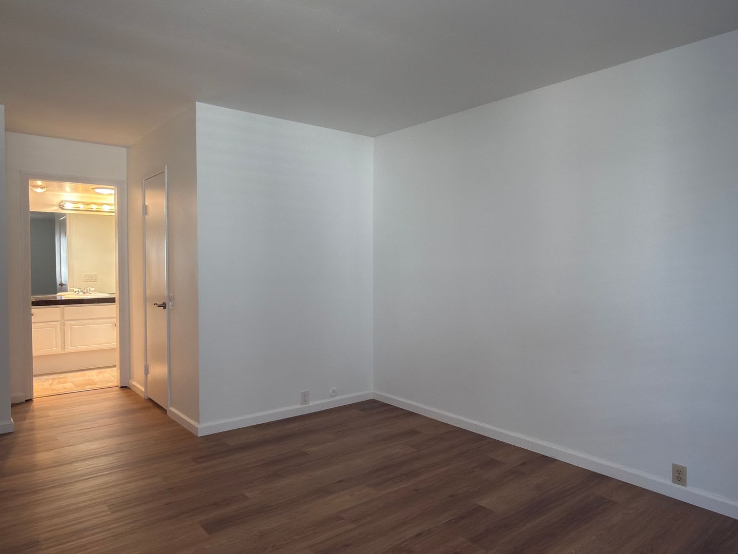 University City 2BR Condo with Private Patio and Community Pool – photo 5