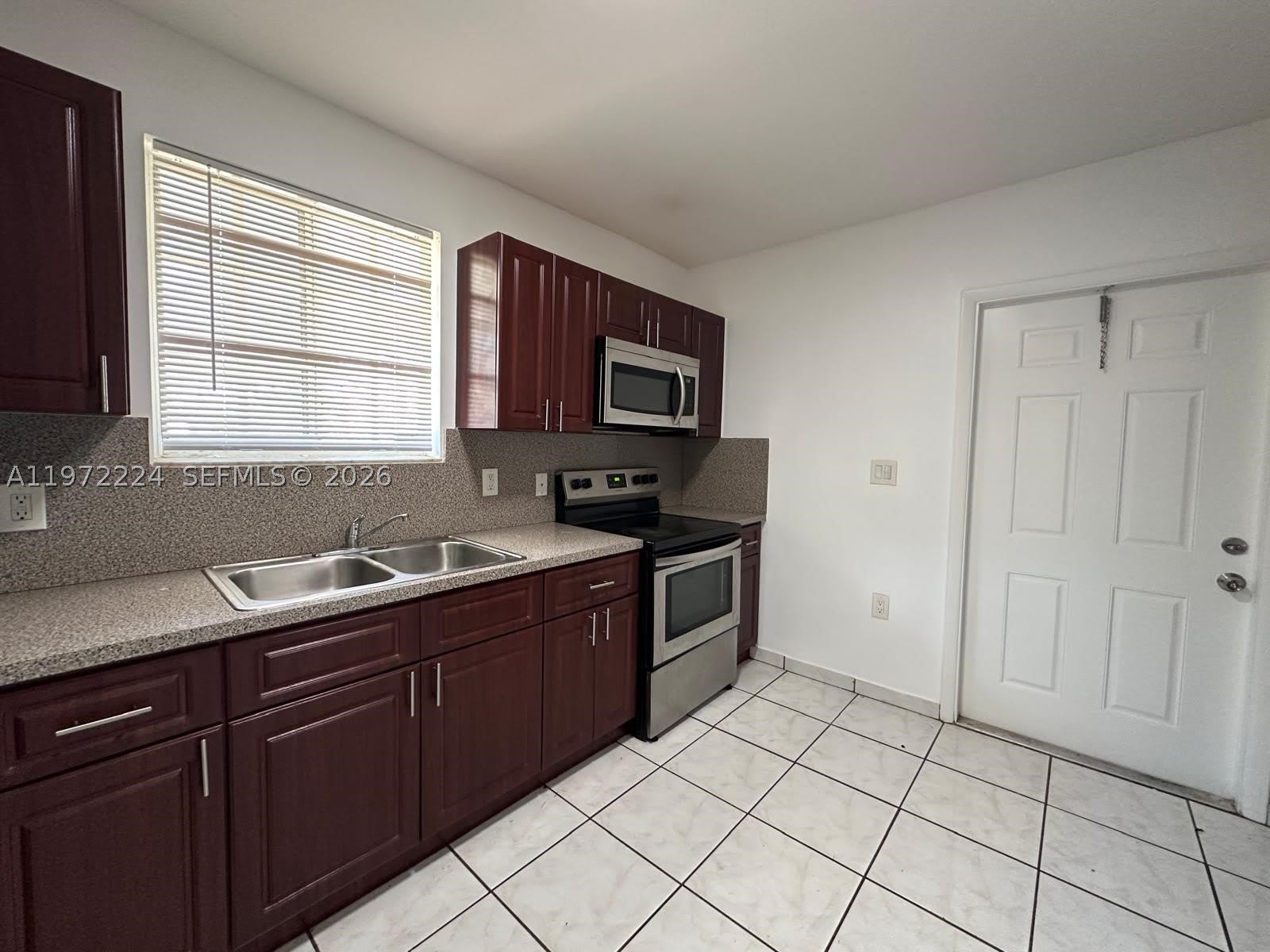 1209 NE 136th Ter – photo 3