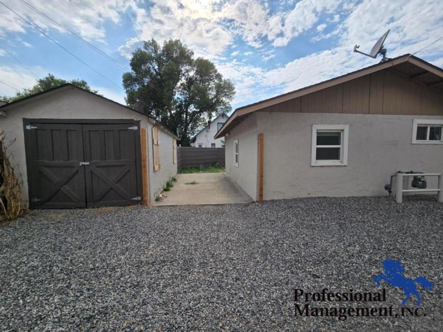109 1/2 S 35th St – photo 1