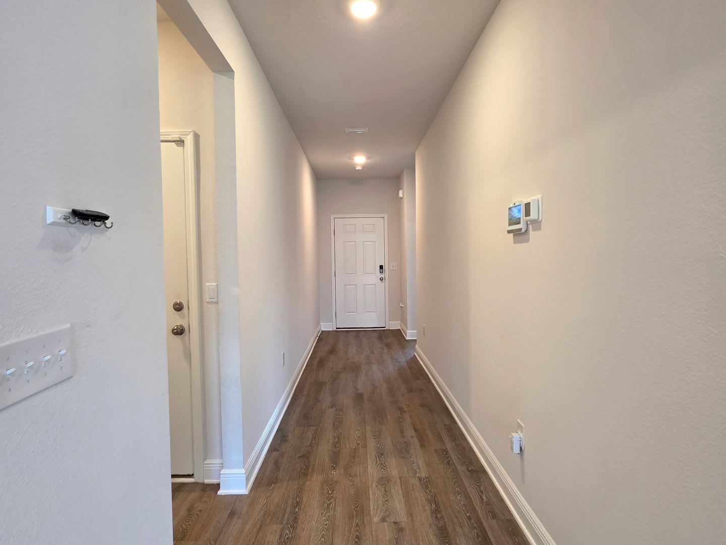 Beautiful 3BR/2BA in Gated Community with a Community Pool! – photo 2