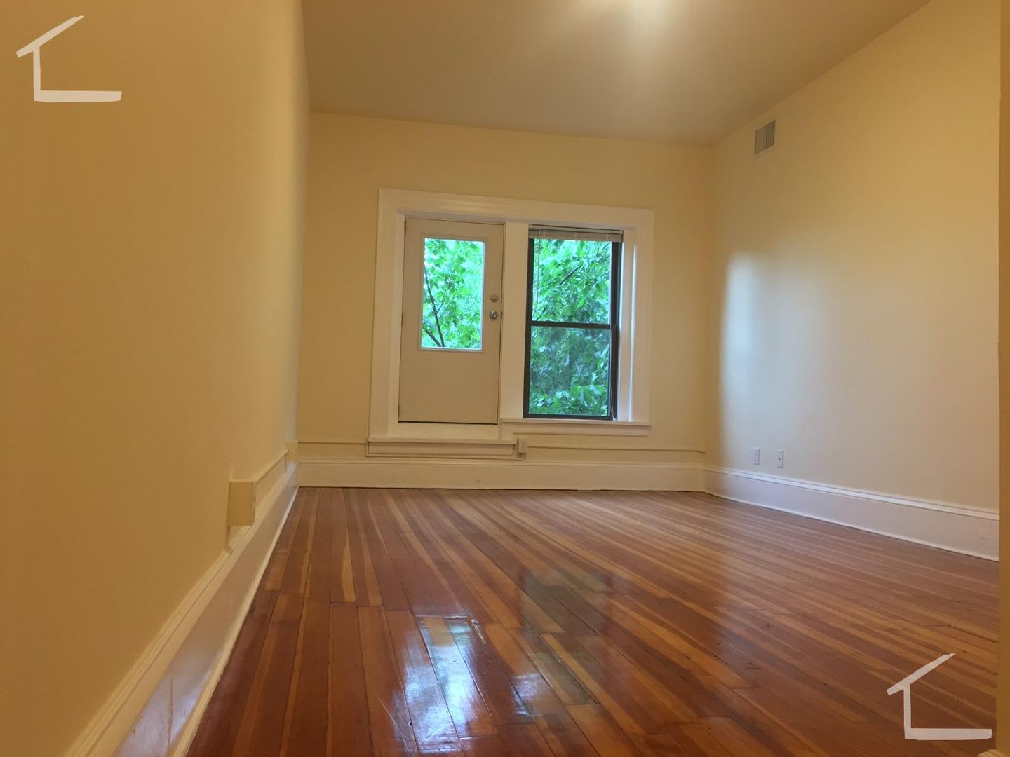 Charming 2 Bedroom No Broker Fee – photo 5