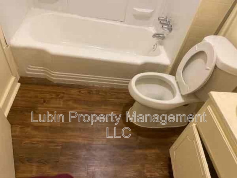 1230 E Mallory Ave – photo 4