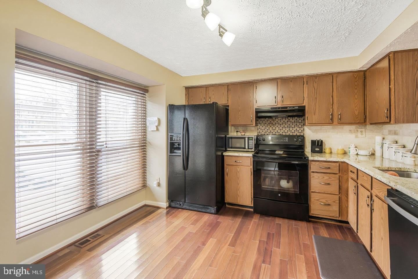 6121 CEDAR WOOD DR – photo 3