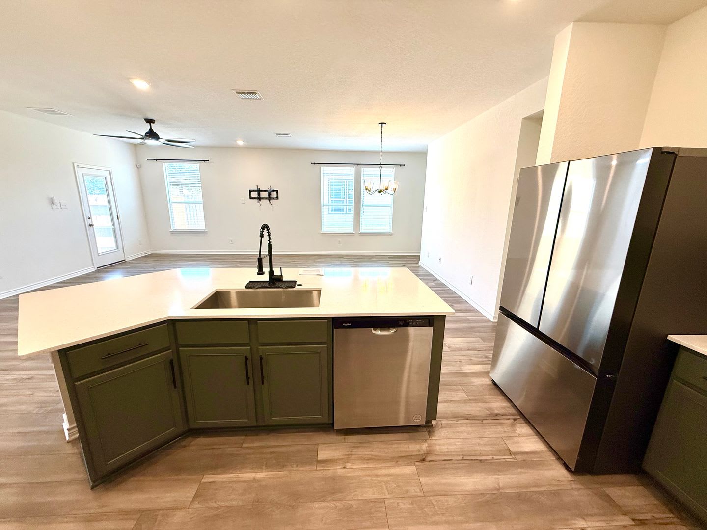 *MOVE IN SPECIAL* Kitchen Lovers Dream – Tons of Cabinet Space & Included Appliances! – photo 5