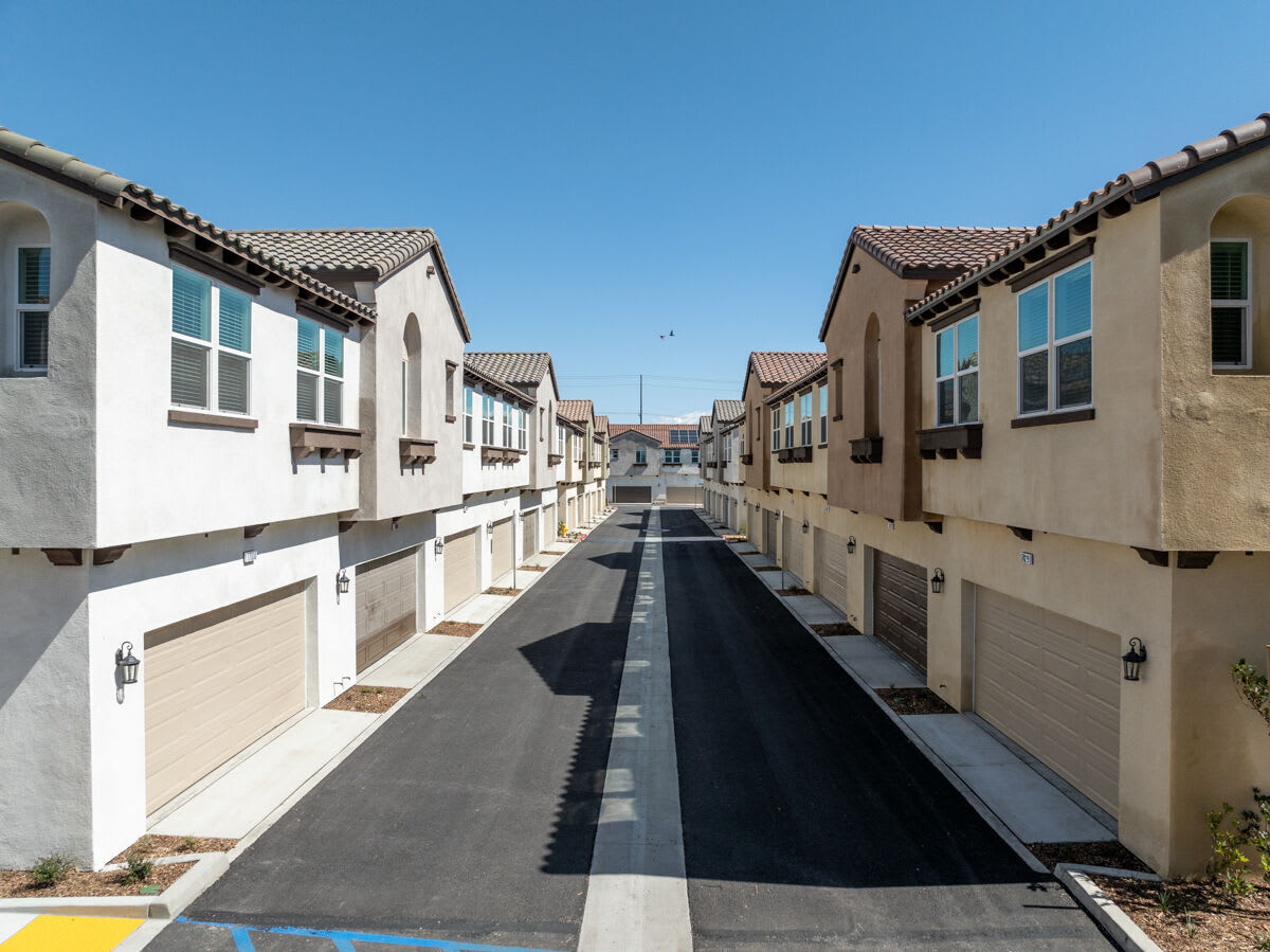 Calista Luxury Townhomes – photo 4