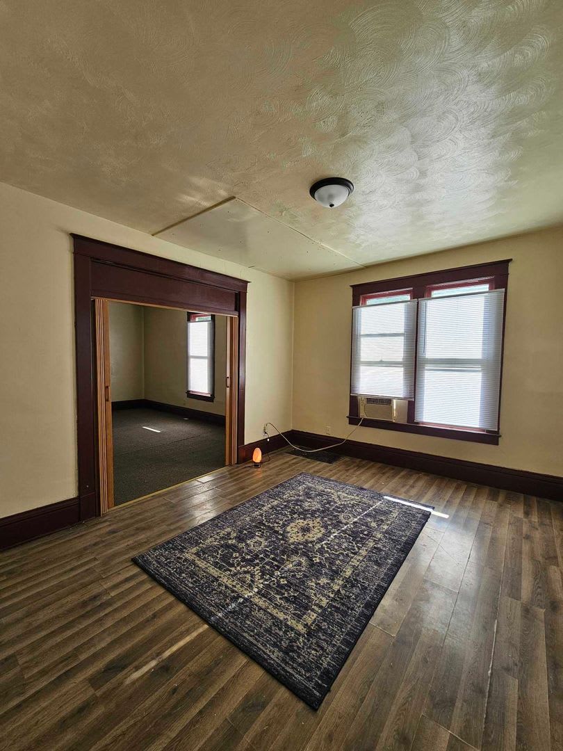 812 E Cantrell St 2 Bedroom 1 Bath With Option For 3Rd Bedroom On Main – photo 2
