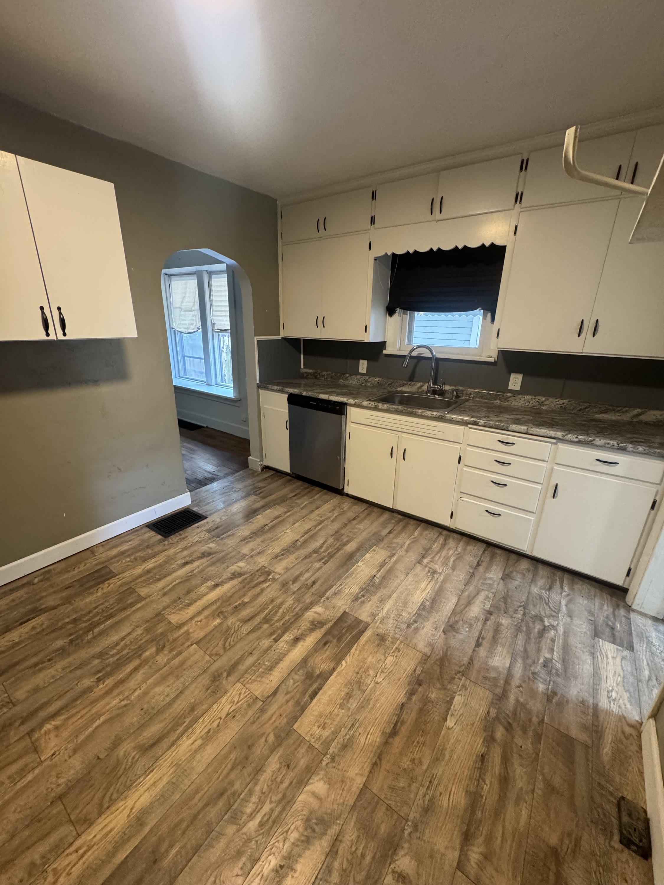119 Northwest Story Street – photo 4