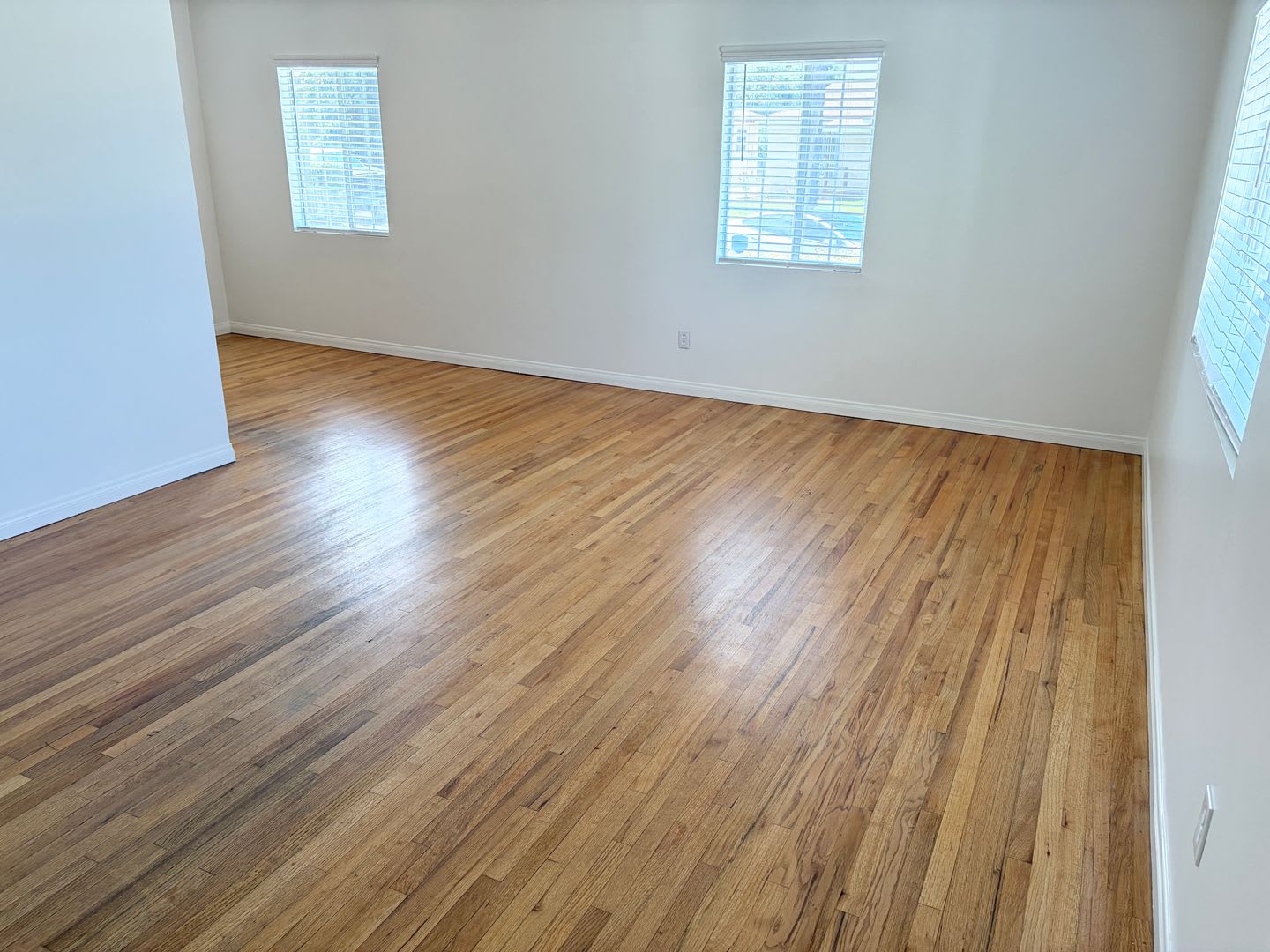 Beautiful 4 Bedroom Covina Home With Expansive Bonus Room Circular Driveway Private Backyard – photo 5