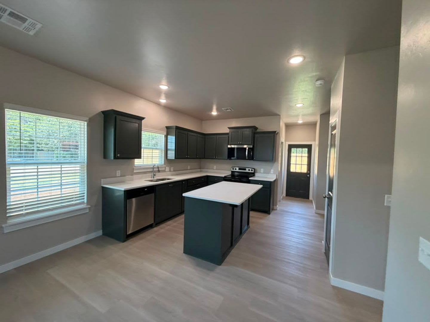 Stylish Move In Ready 3 Bedroom Home In Lawton – photo 5