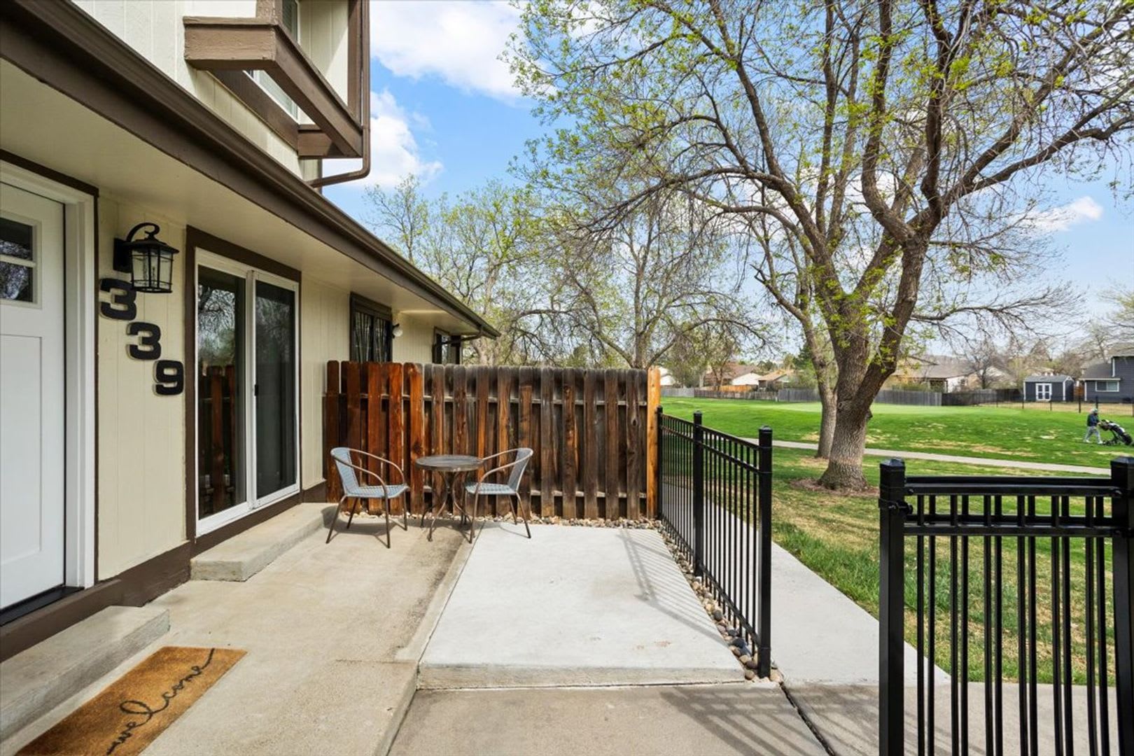 Charming Townhome Overlooking Lake Arbor Golf Course – photo 3