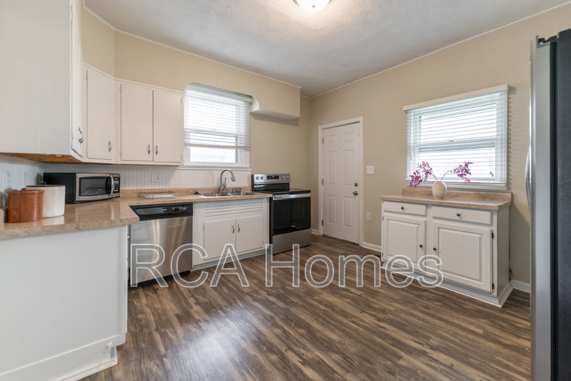 1015 Olive St – photo 3