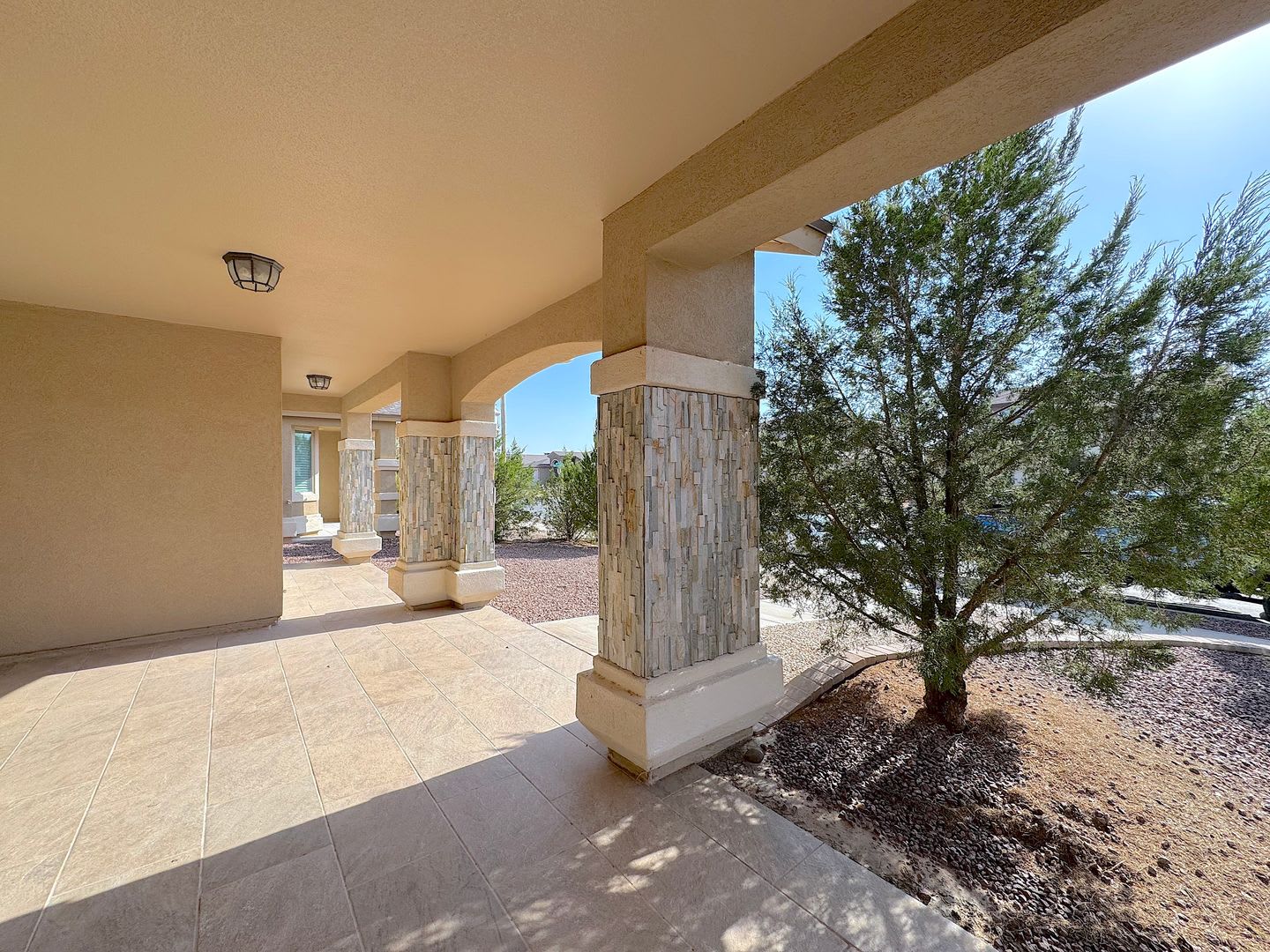 East El Paso 4bed/2.5bath Refrig A/C with Solar Panels! – photo 2
