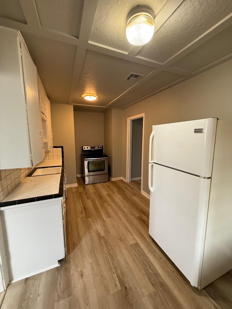 2 BED 1 BATH DUPLEX FOR LEASE – photo 3
