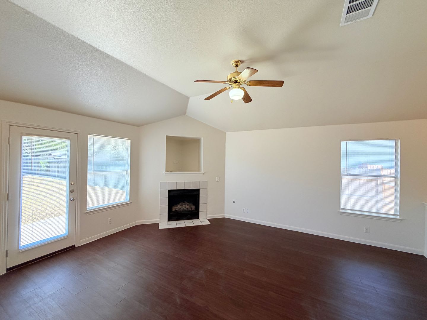 4 BEDROOM HOME – photo 3