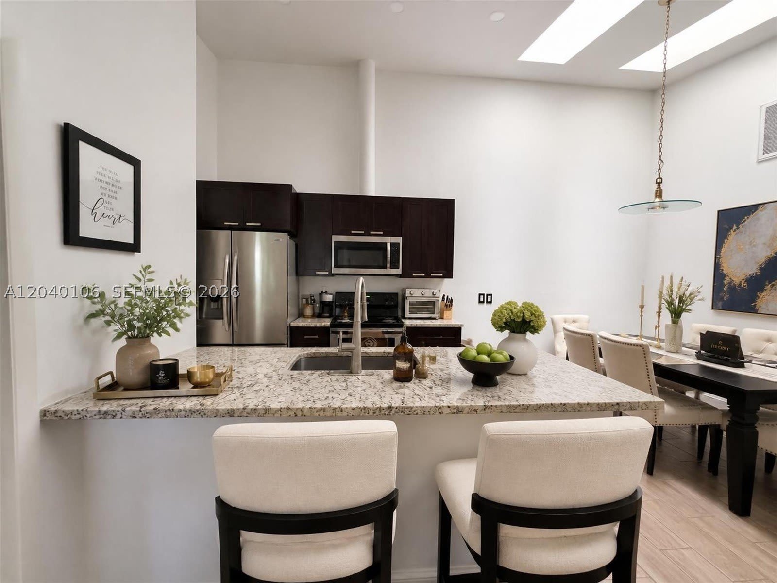 2566 N Nob Hill Rd – photo 1