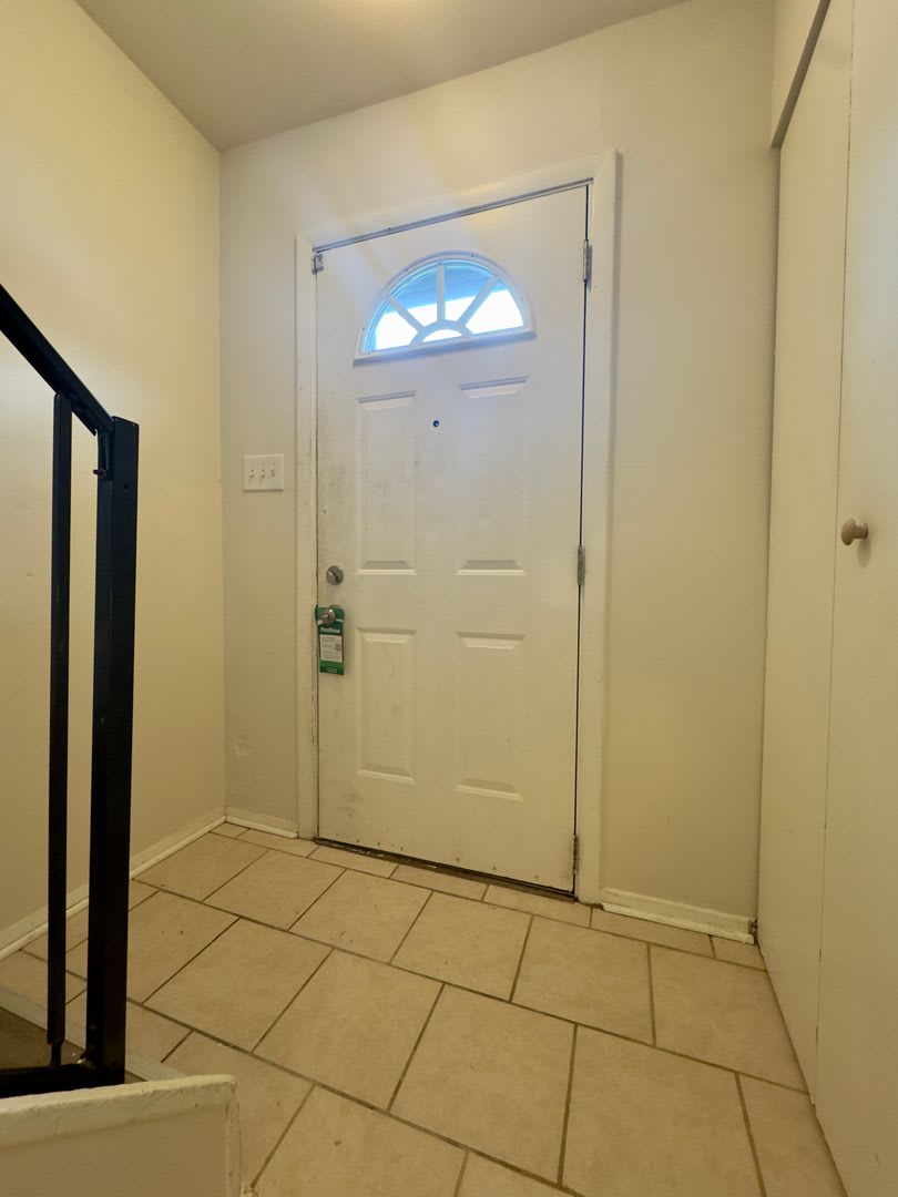 Charming 3-Bedroom Townhome in Prime Edgewood Location – photo 2