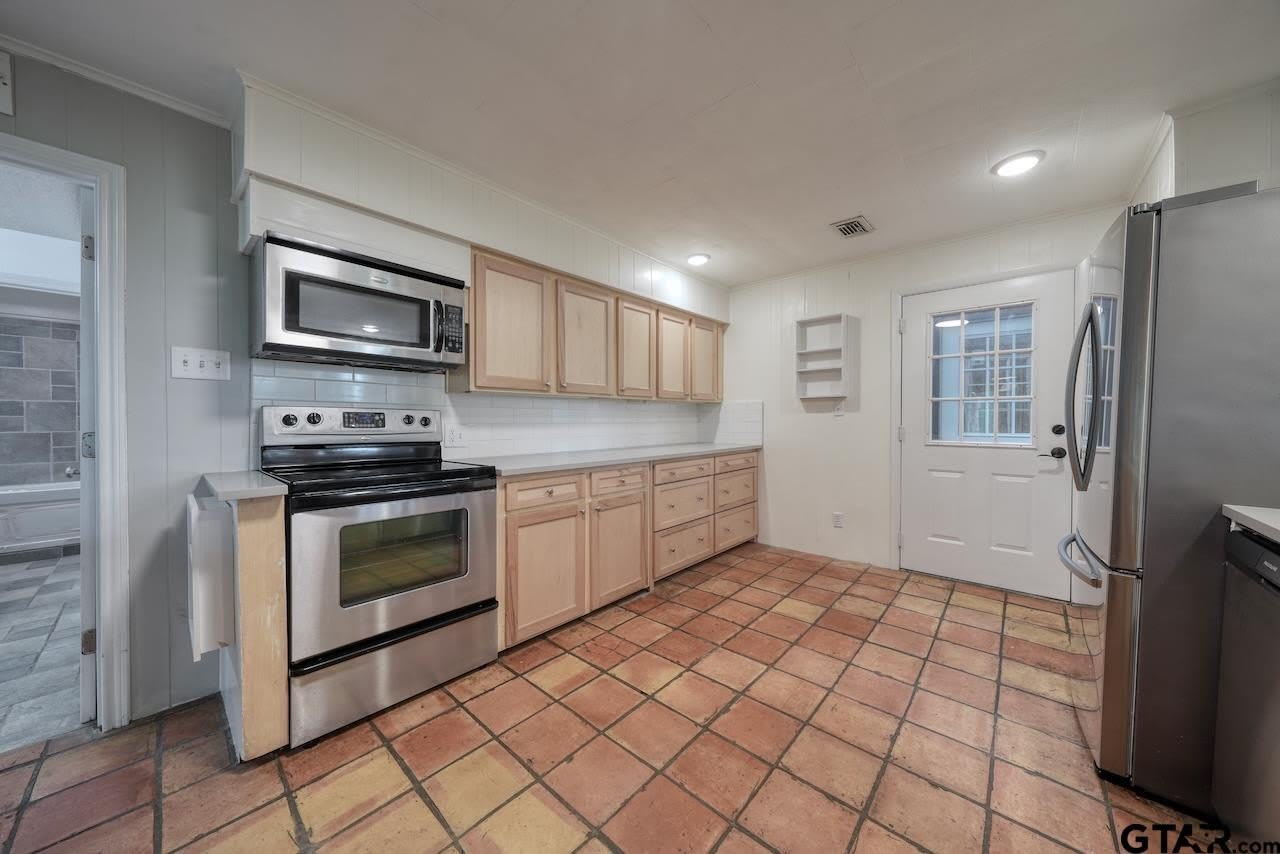 216 Pinewood Ln – photo 4
