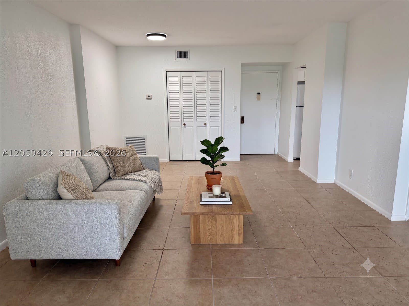 4400 Hillcrest Dr – photo 2