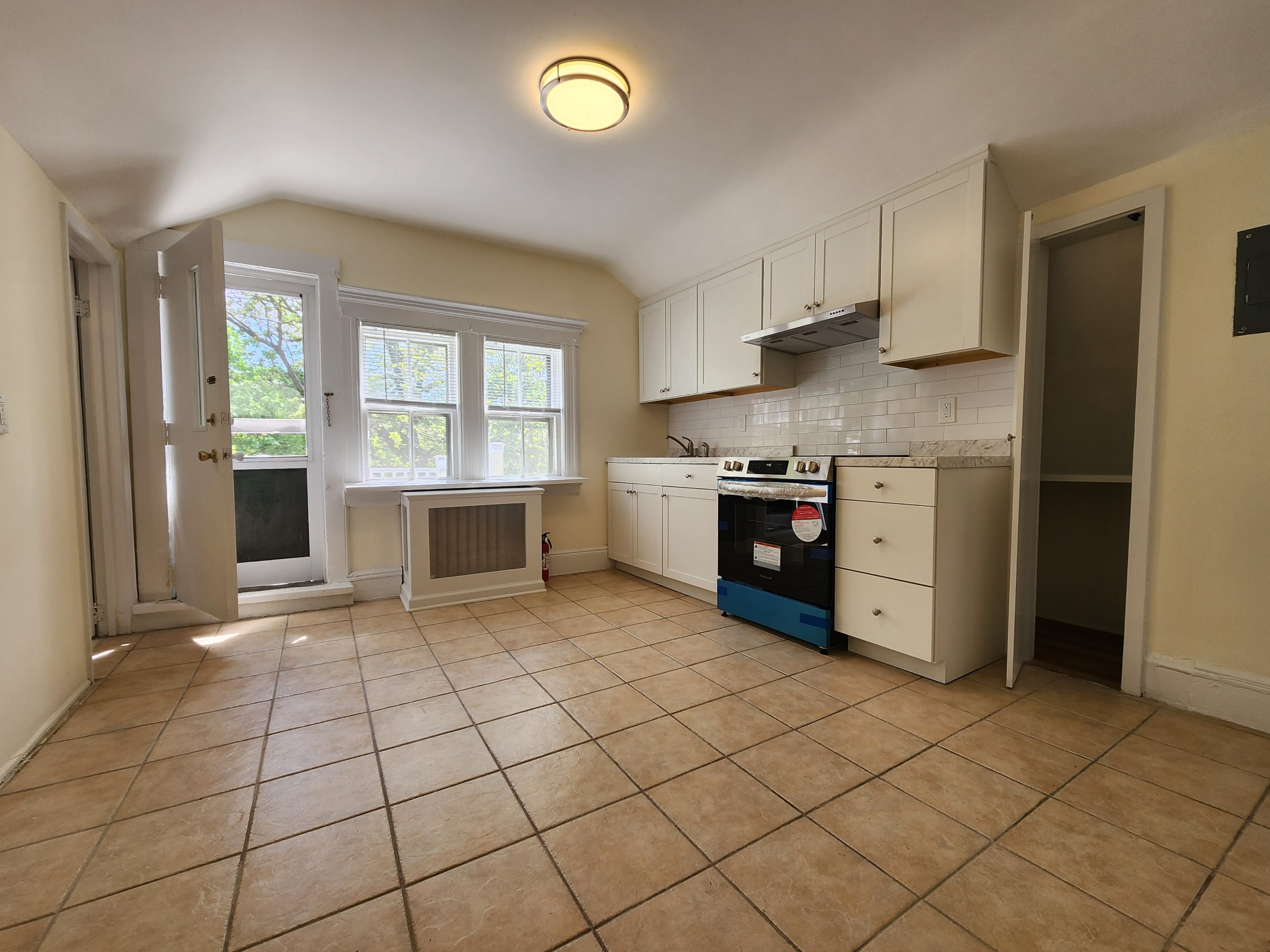 181 Forest St – photo 2