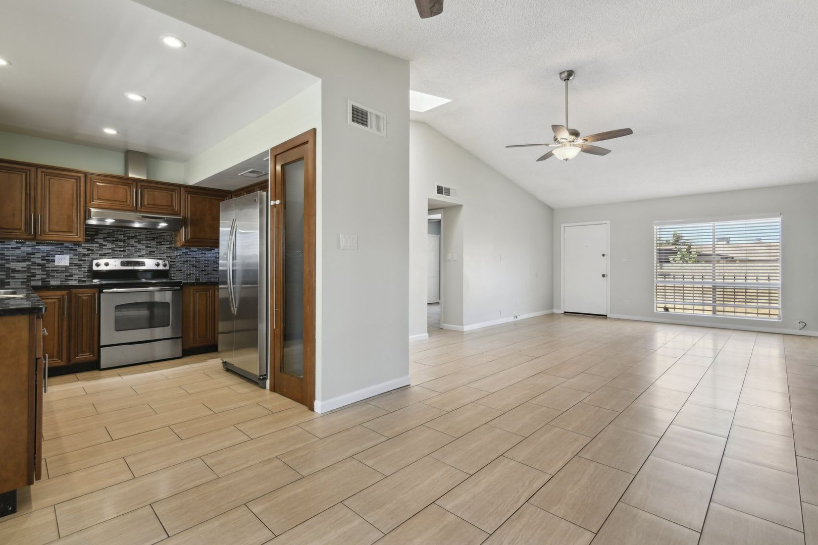 3 Bedroom Townhome in Glendale – photo 5