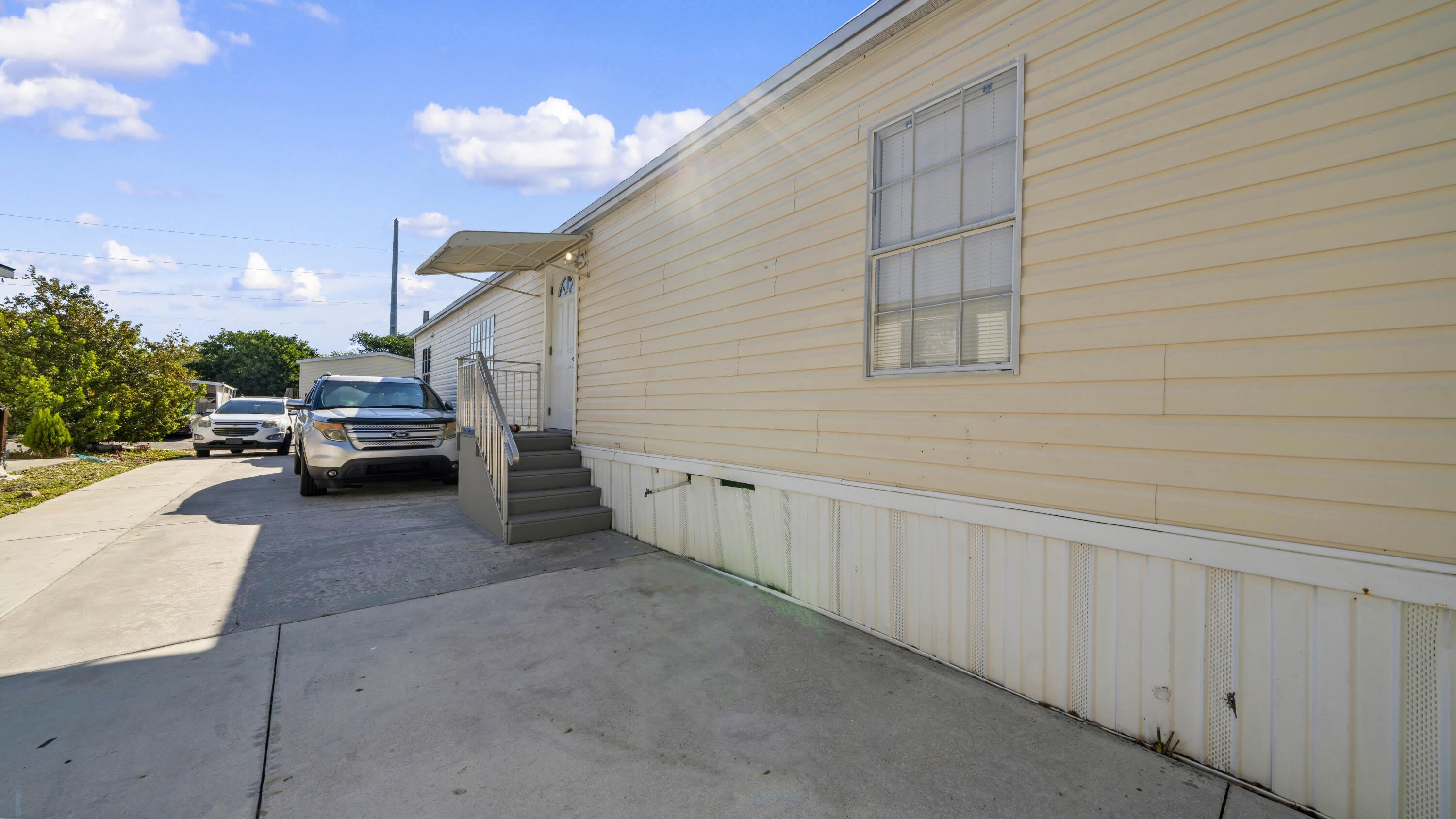 4905 NE 2nd Way – photo 2