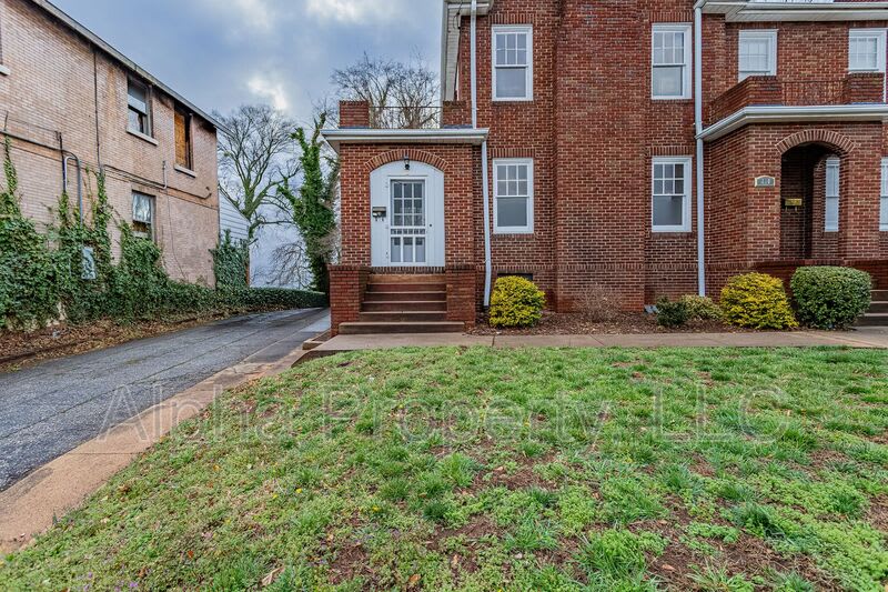 712 Augusta St – photo 2