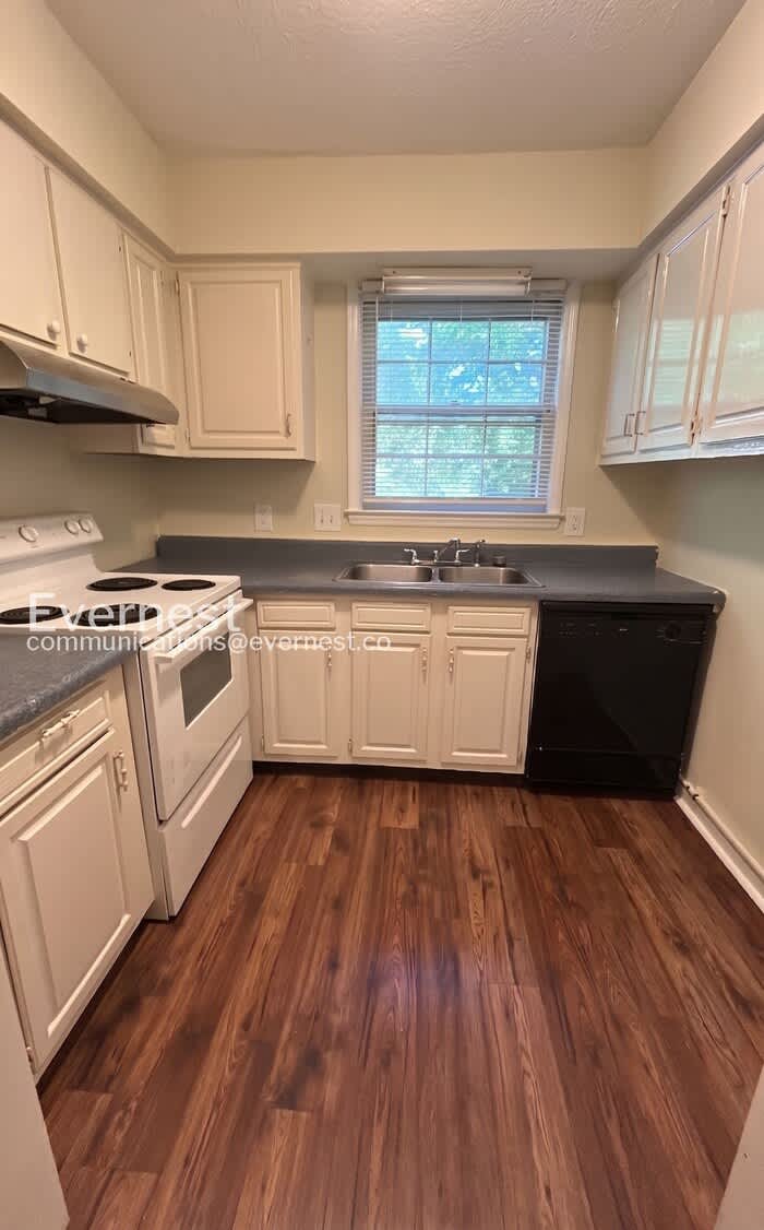 3904 Greenleaf Street – photo 5