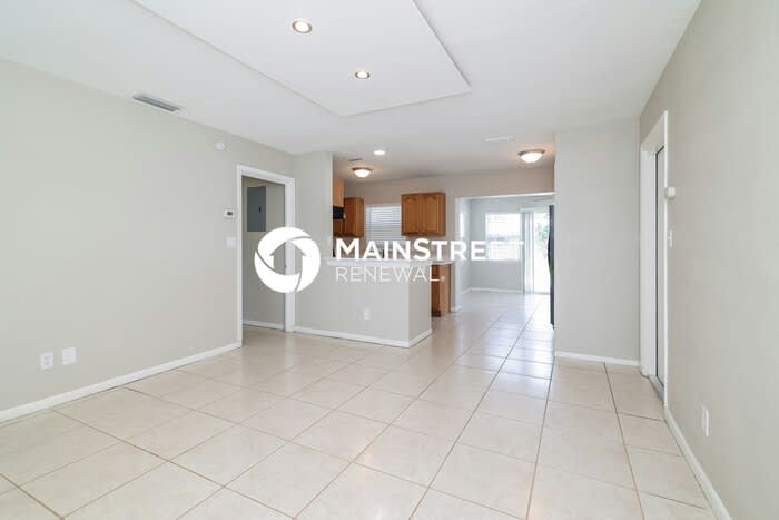7007 Alvina Way – photo 2