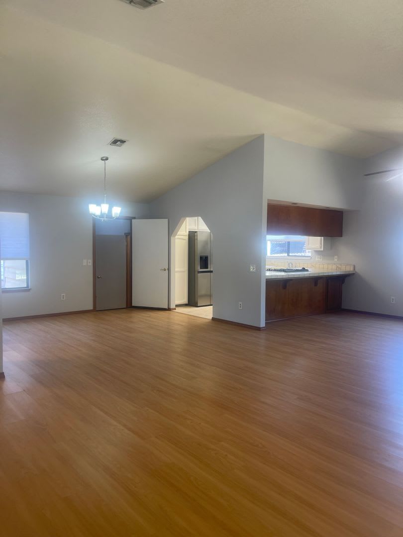 SPACIOUS 3 BED 2 BATH WITH BONUS ROOM / DEN IN THE COUNTRY OAKS SUBDIVISION – photo 5