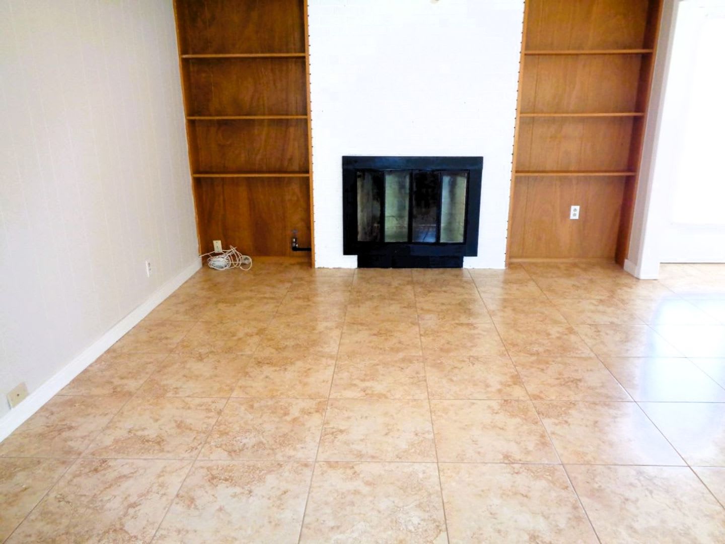 Exquisite Single Level Westside Home With Refrigerated Air Located In Quiet Neighborhood – photo 5