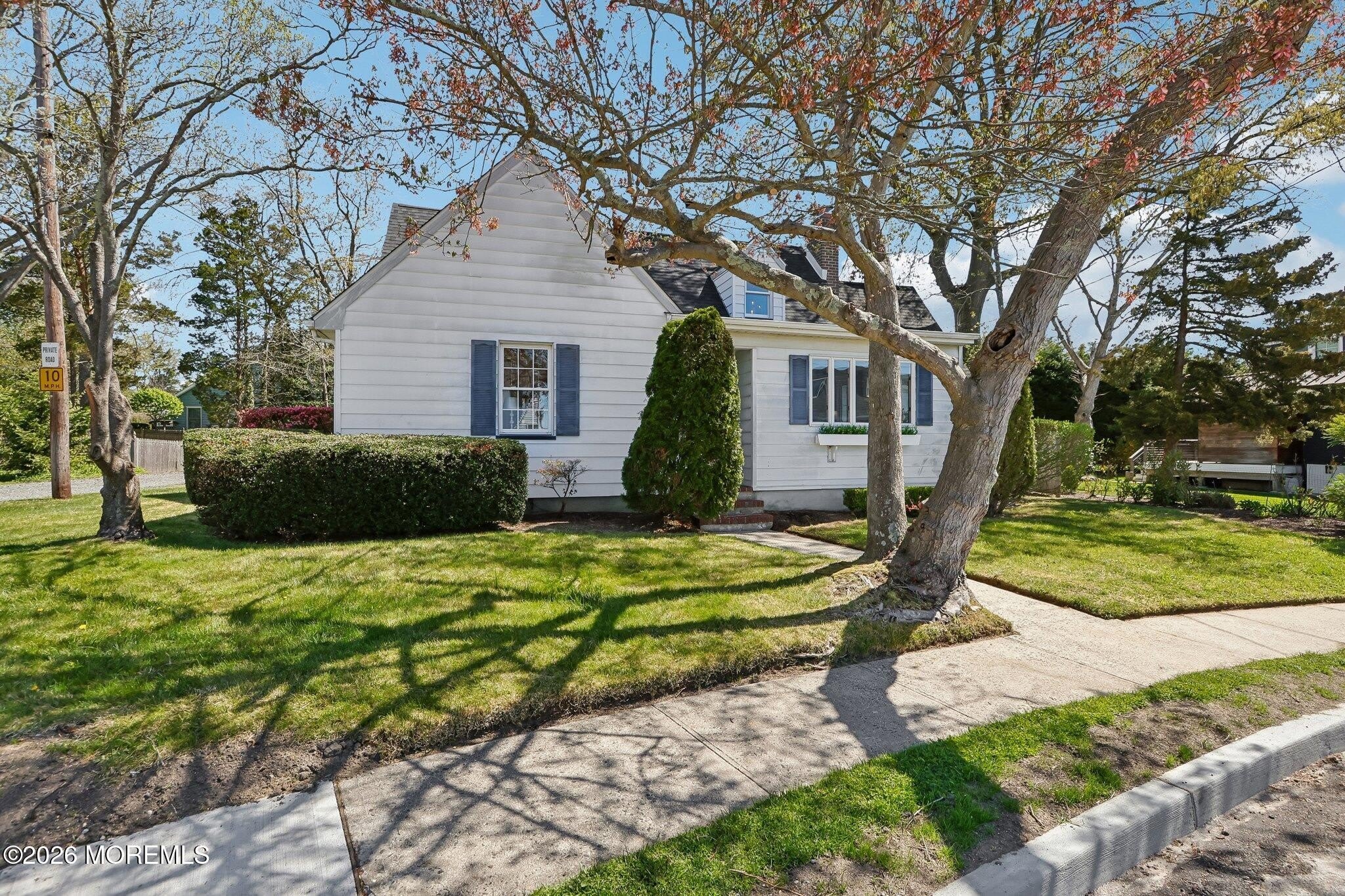 1850 Fernwood Road – photo 2