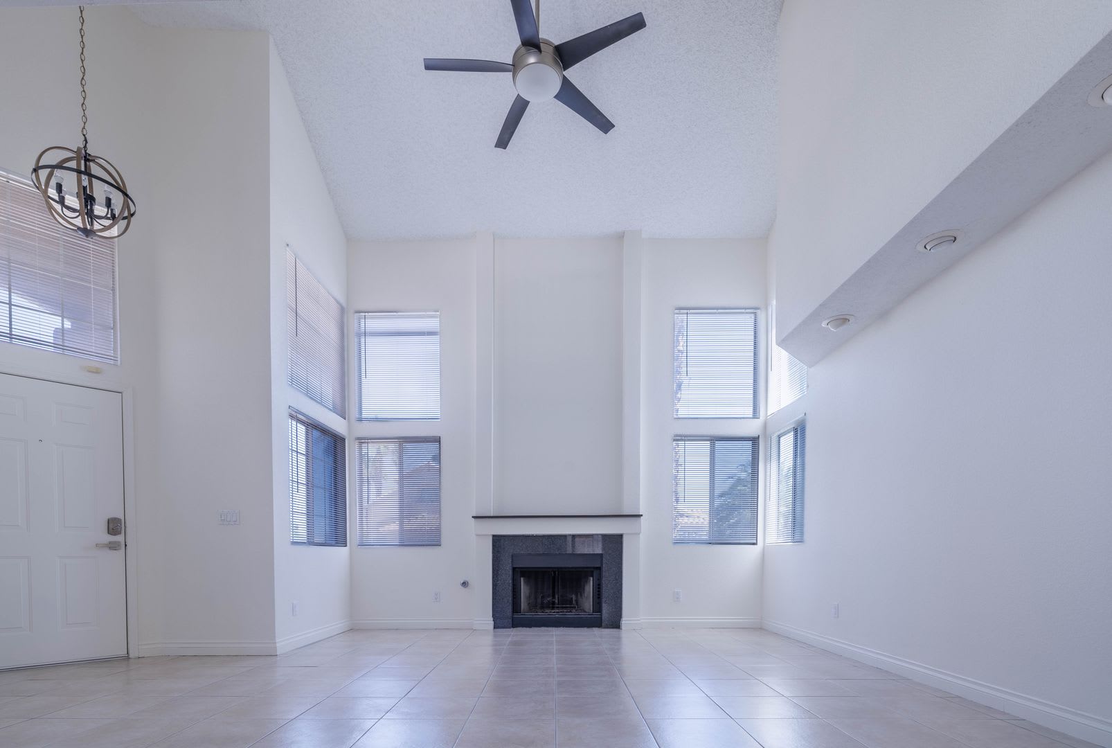 Newly Refreshed 4 Bedroom Home – photo 4