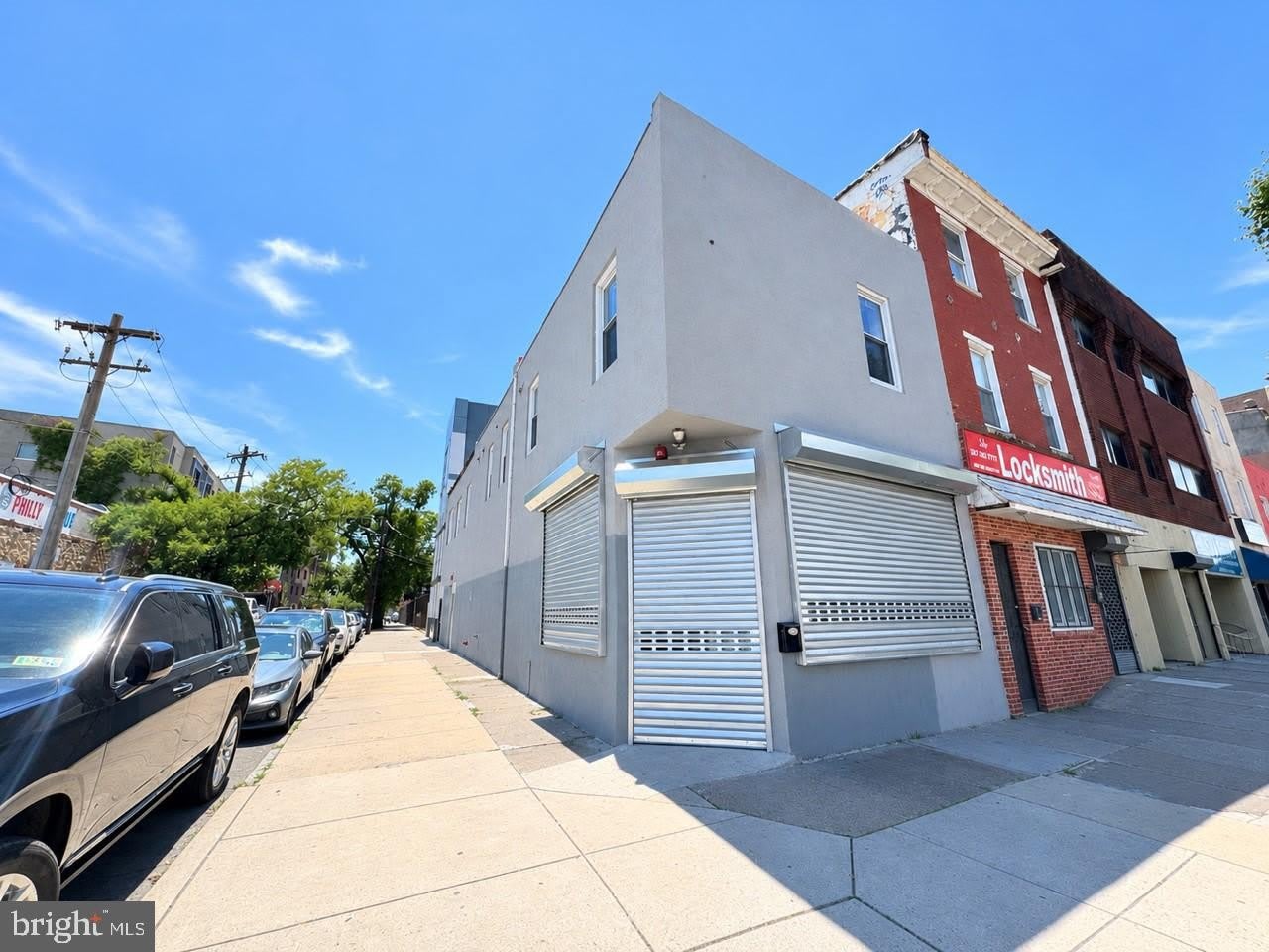 700 W GIRARD Avenue – photo 1