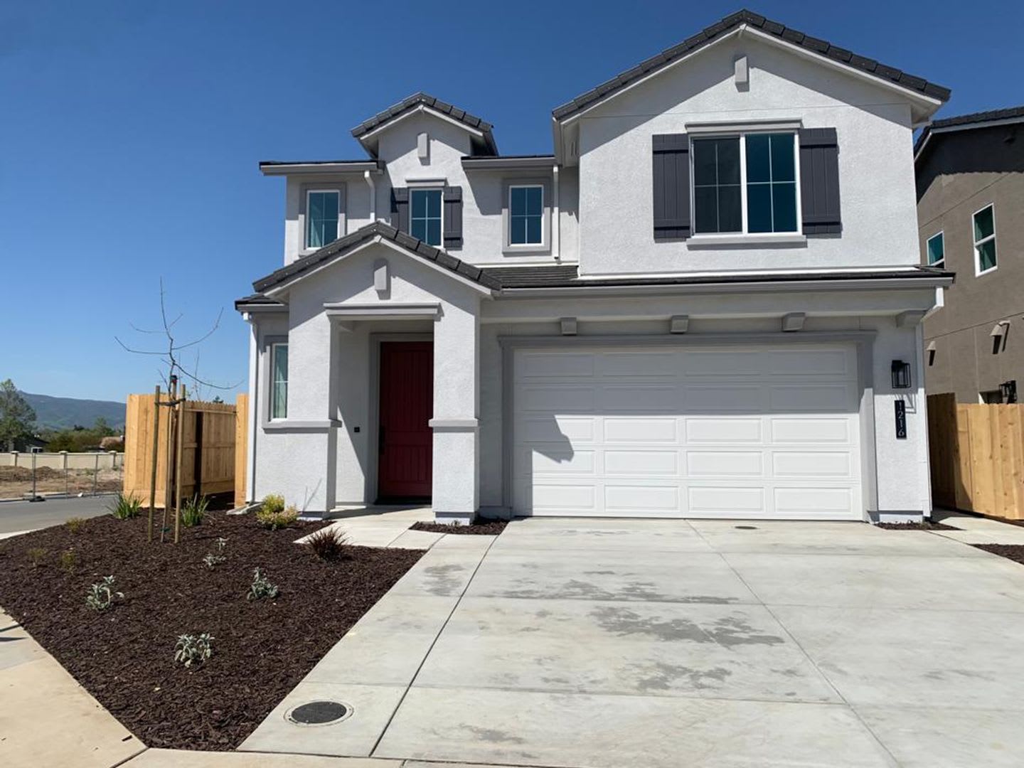 Gorgeous New Build 3 bedroom 2.5 bathroom home in Santana Ranch Available NOW!! – photo 2