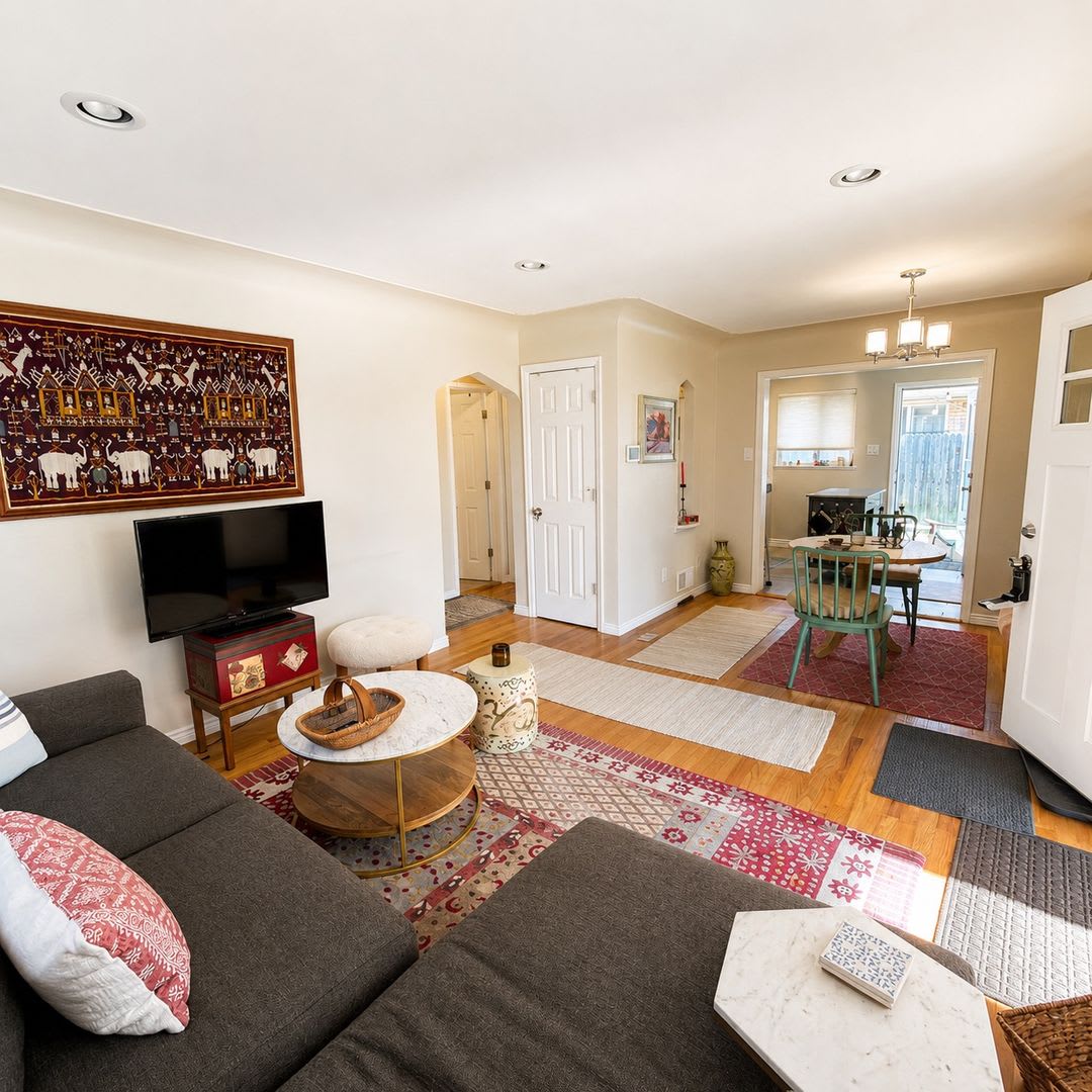 Fully Furnished Brick Duplex Near Northfield Just Bring Your Clothes – photo 1