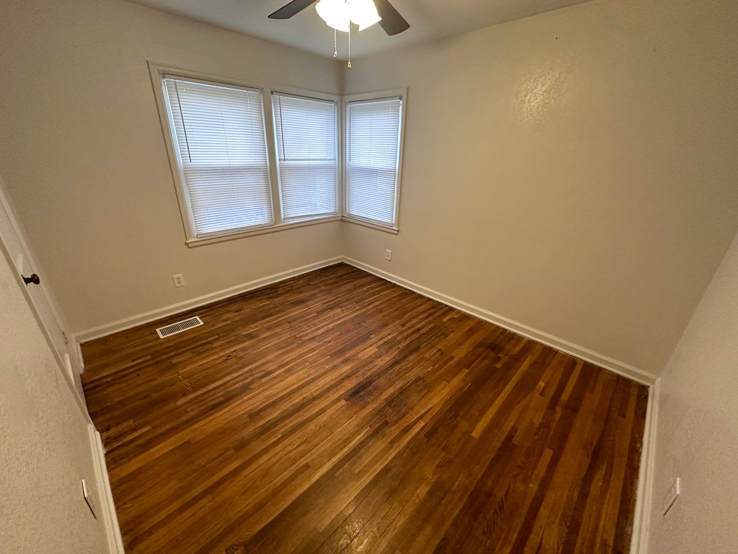 950 Accepting Section 8 Housing Voucher 2 Bedroom 1 Bathroom Single Family Home – photo 4