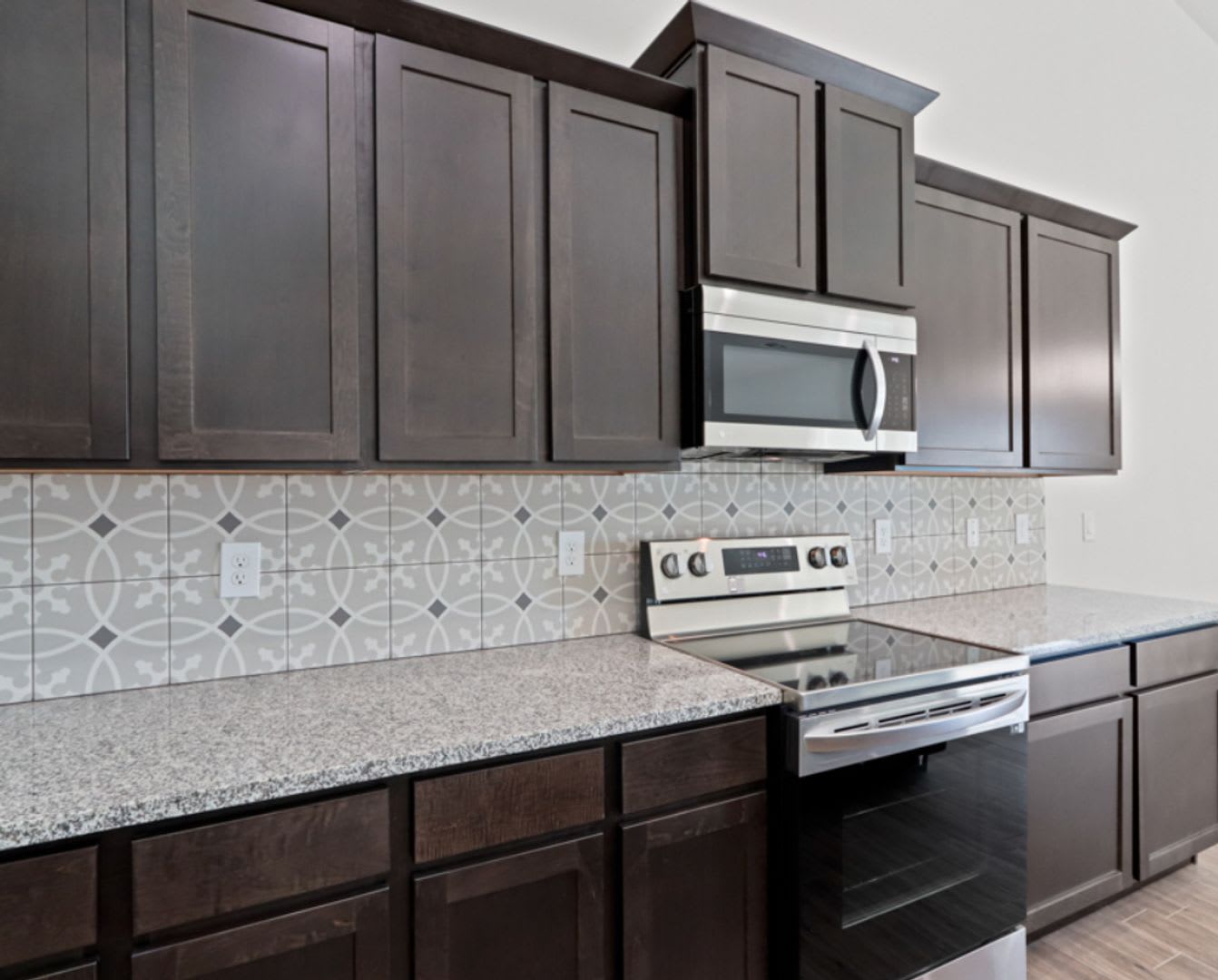 Newer Townhome Offering 500 00 Off The First Months Rent – photo 4