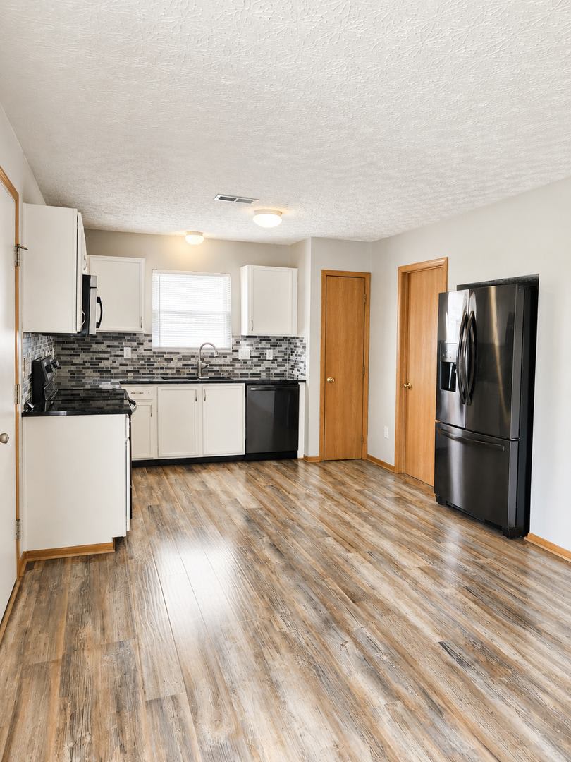 Coming Soon! 3 BR/2BA – photo 2