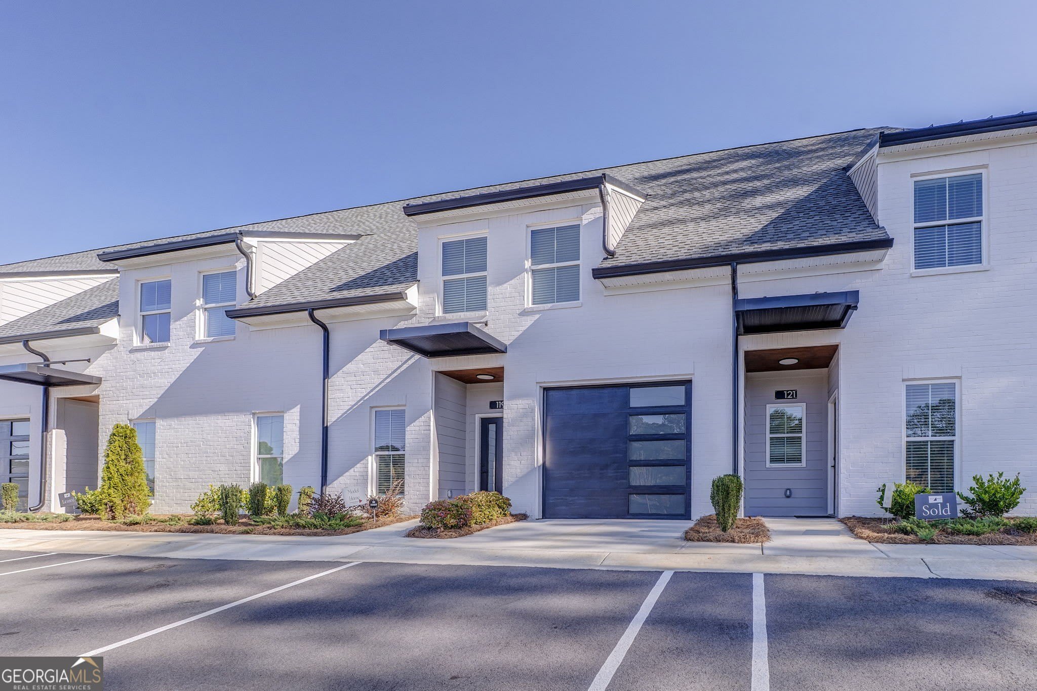77 Chateau Drive – photo 4