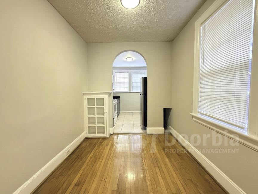 975 Willow Branch Ave Apt 3 – photo 2