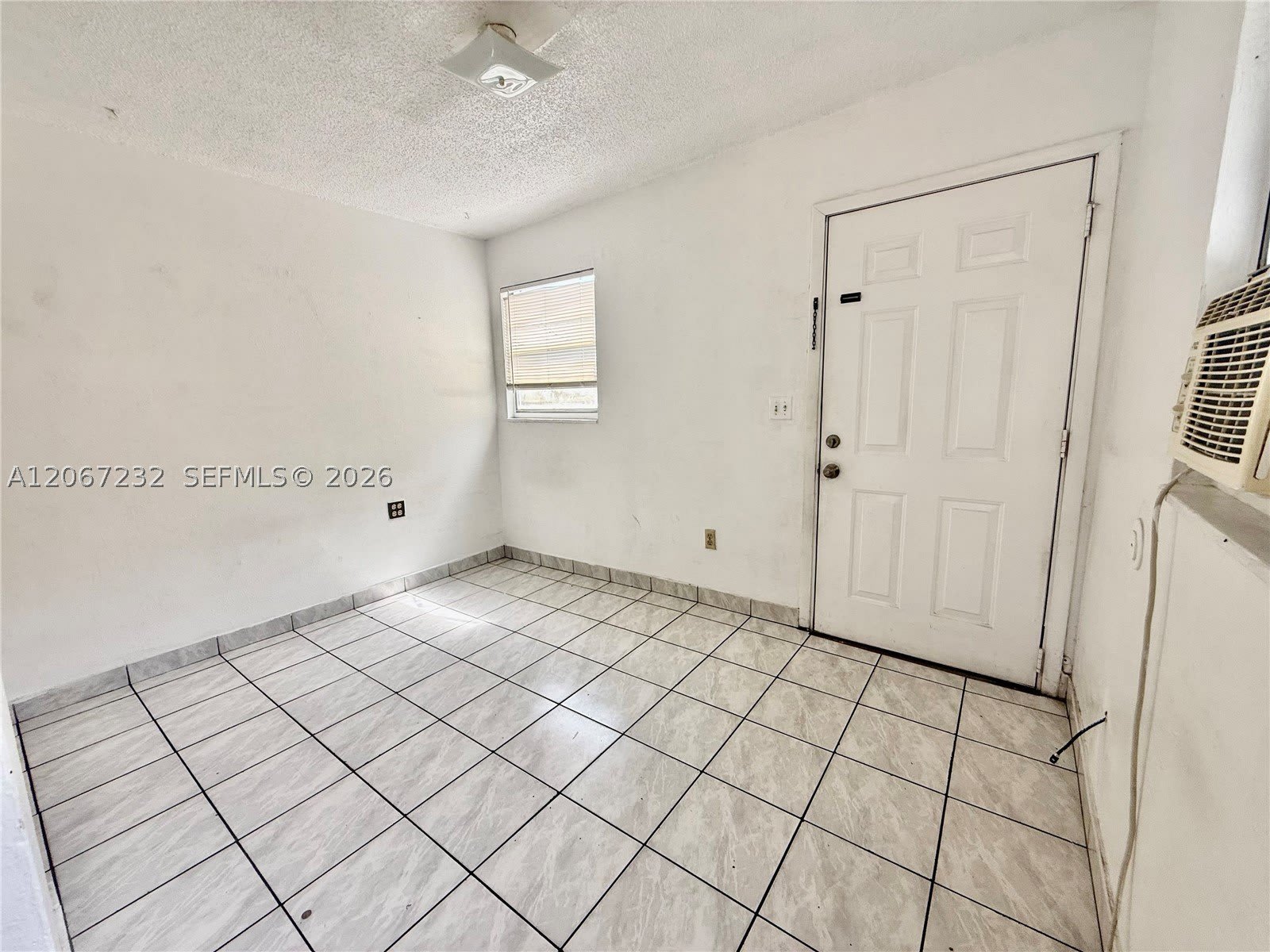 718 SW 11th Ave – photo 3