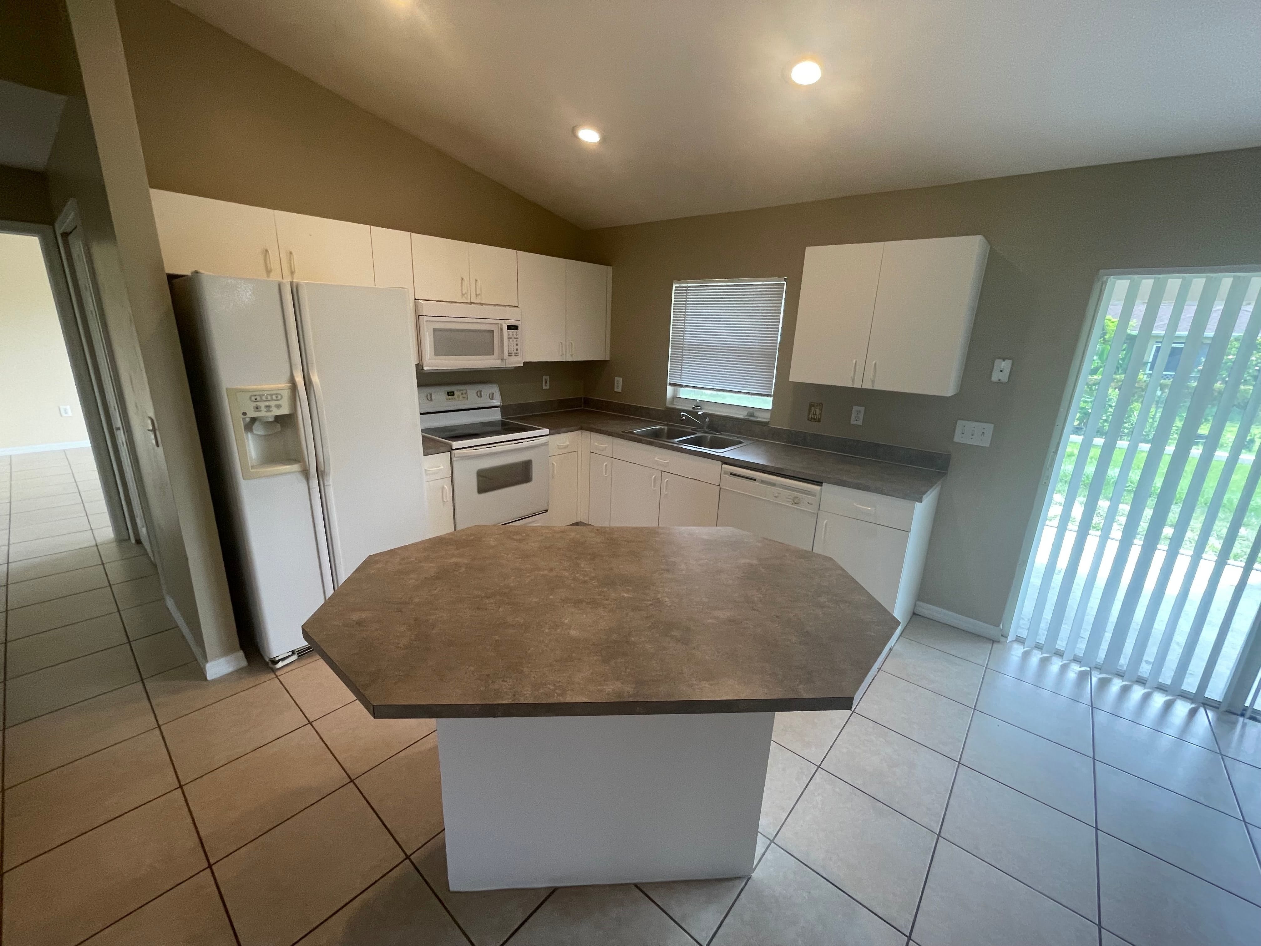 671 Dauphine Ave S – photo 3