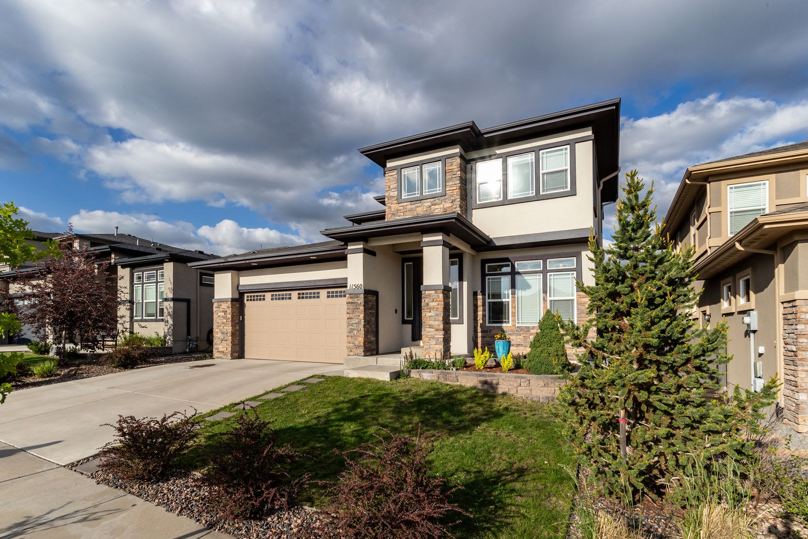 Luxury Living in The Farm with Private Backyard & Finished Basement! – photo 3