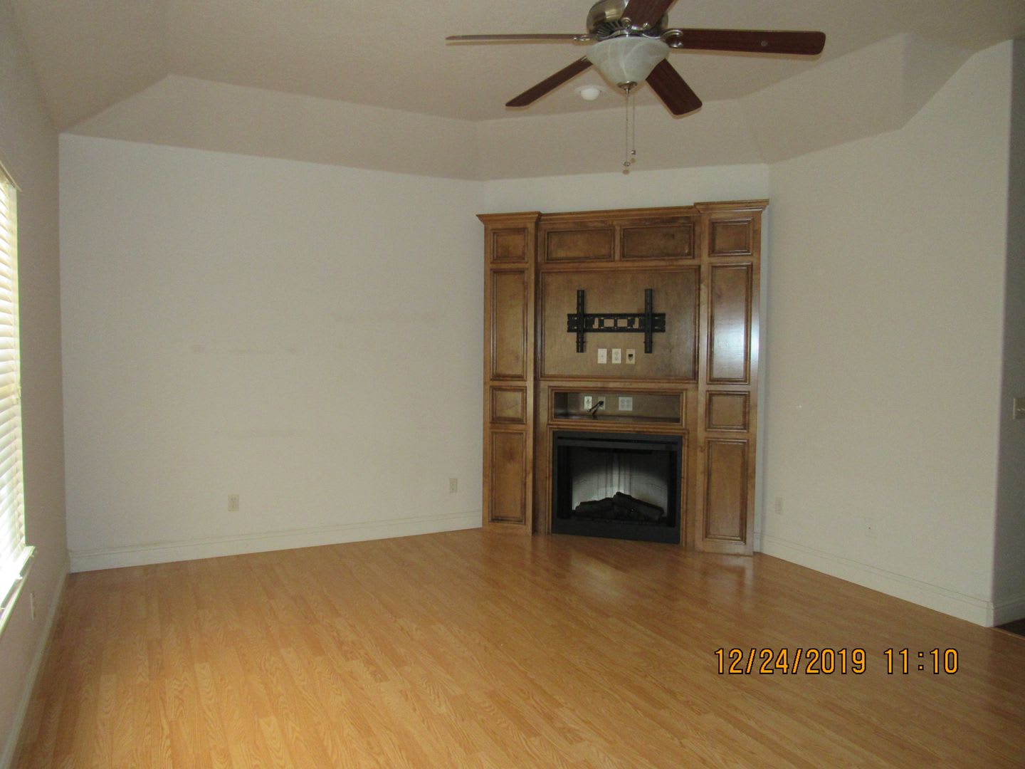 Fantastic Condo located close to Ft. Sill, Shopping and Restaurants Handicap Accessible! No Pet Home! – photo 2