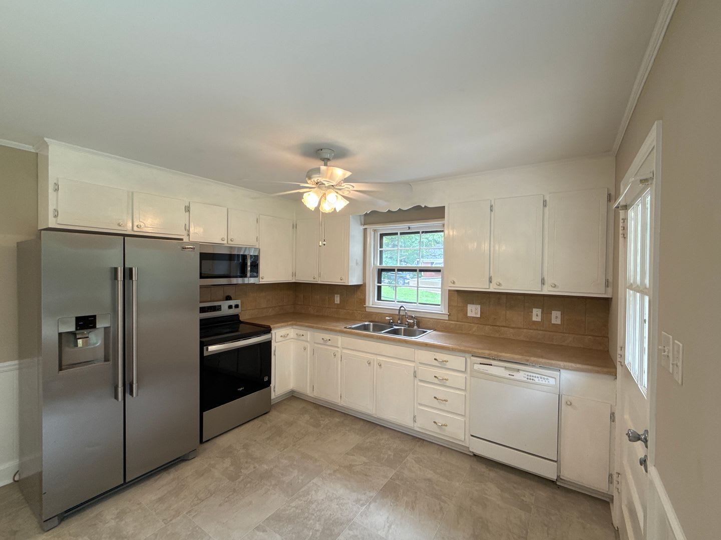 Charming Brick Ranch Home In Cambridge Park Community – photo 5