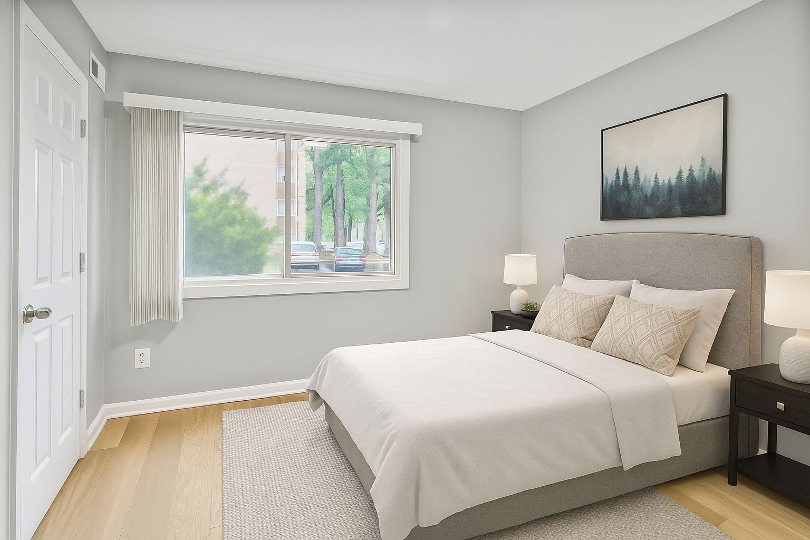 Rarely available 3BR/2BA updated ground-floor corner unit with walk-out patio – photo 2