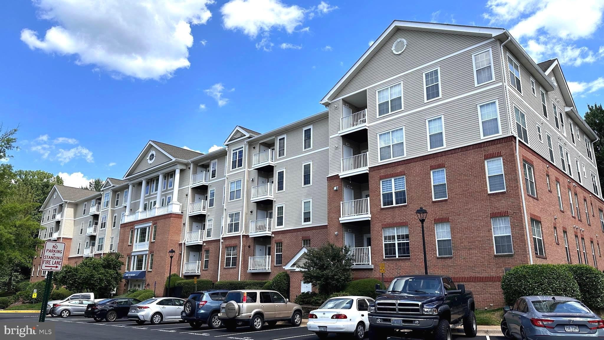 7011 FALLS REACH Drive – photo 1