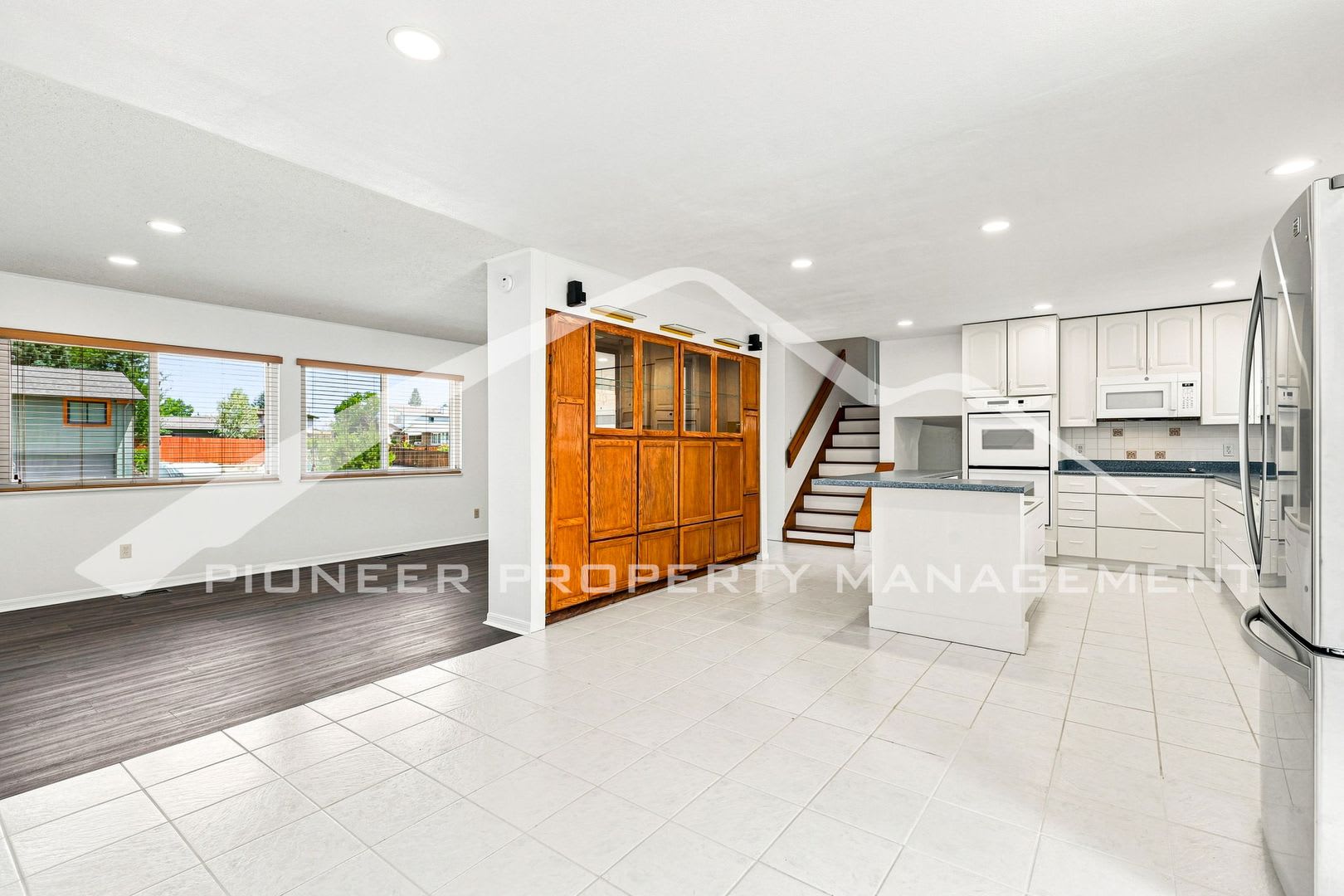 Spacious Home With Central Ac And Traditional Wood Features – photo 5